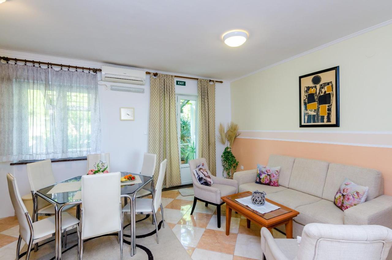 Nicol Apartment
