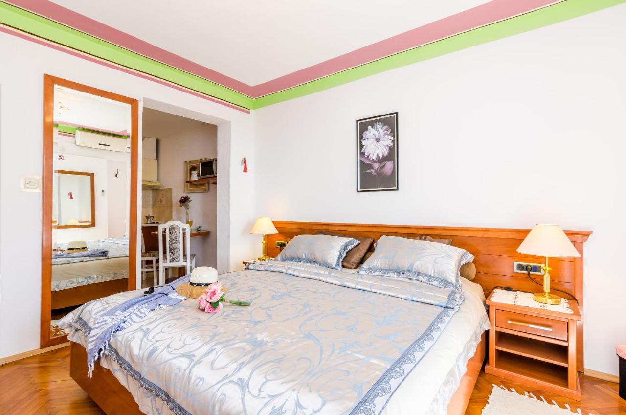 Nicol Apartament *